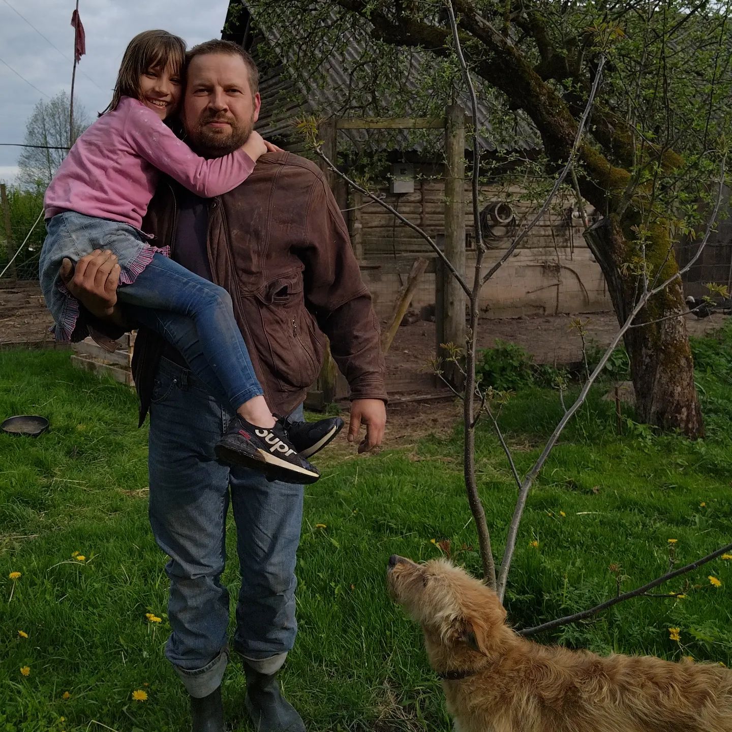 Думаю Костя похож на Кратоса из god of war. Только топара за спиной нет и полуголого торса с татухами. Но все ещё впереди... И торс и татухи. Картошка же ещё не выкопана.